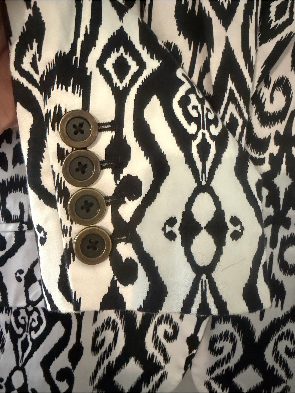 Jones New York Stretch Black and White Ikat-Style Abstract Blazer size 6 - Picture 9 of 16